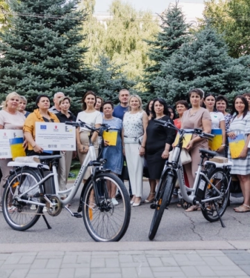 20 електровелосипедів та обладнання для студій дитячого розвитку: допомога благодійників громадам Дніпропетровщини