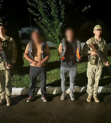 На Закарпатті, поблизу кордону з Угорщиною, військовослужбовці затримали дві групи порушників
