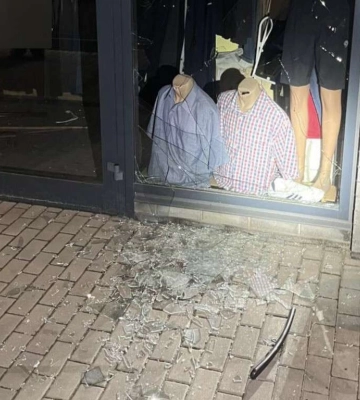 Розбив вітрину магазину та вкрав товар: у Дніпрі оперативно затримали зловмисника