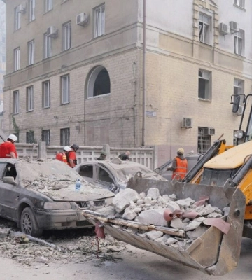 Удар «Іскандером» по Харкову: з-під завалів врятували п’ятьох людей