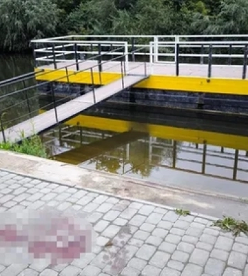 Перерізала горло ножем і стрибнула у воду: подробиці моторошної трагедії в парку Луцька (відео)