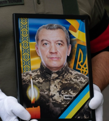 В Ужгороді сьогодні попрощалися із 53-річним захисником – солдатом, стрільцем Миколою Шестераком