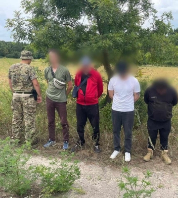 На Закарпатті, поблизу кордону з Угорщиною, військовослужбовці затримали дві групи порушників