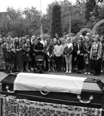 У Луцькій громаді попрощалися із загиблим десантником Василем Форманюком 