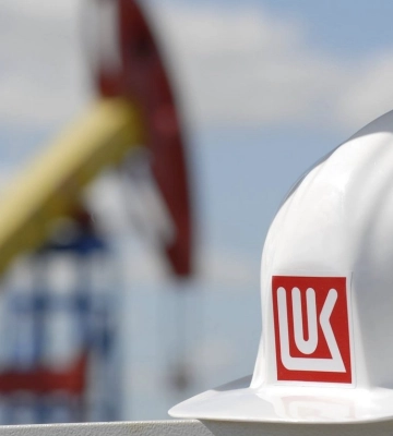 Санкції на “Лукойл” не зменшили постачання нафти в Угорщину та Словаччину