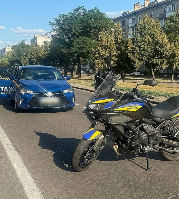 У Миколаєві водій таксі збив 17-річного хлопця, який переходив дорогу за межами пішохідного переходу