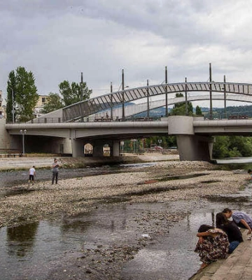 НАТО застеріг Косово від відкриття мосту через річку, що розділяє сербів та албанців