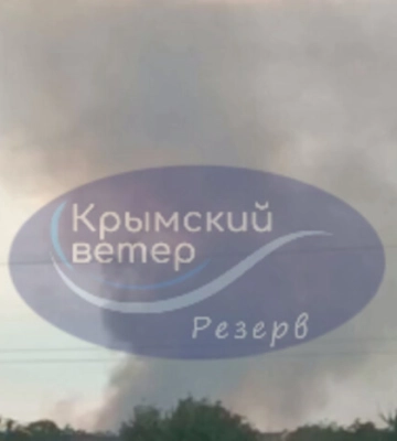 &quot;Бахає не по-дитячому&quot;: в окупованому Криму спалахнули склади під аеродромом &quot;Октябрське&quot;. Фото та відео
