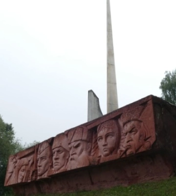 У Калуші розпочали демонтаж радянського «Пагорба Слави»