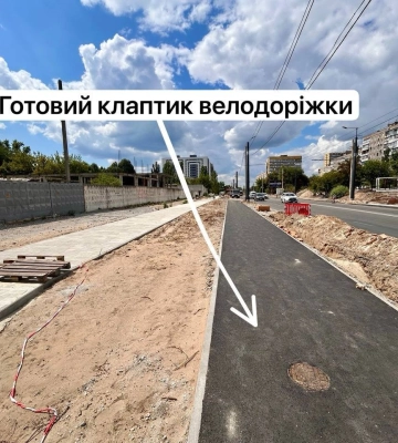 Велодоріжки, звуження дороги та інклюзивність: у Дніпрі оновлюють ділянку на вулиці Калинова