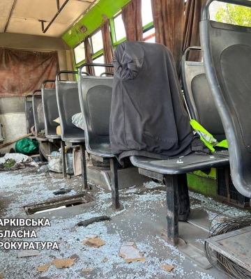 Росіяни вдарили по автобусу з будівельниками на Харківщині — що відомо