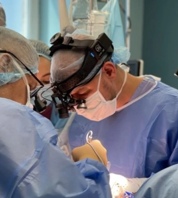 У Львові лікарі виконали одне з найскладніших в кардіохірургії втручань і врятували життя лучанину