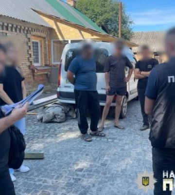 На Житомирщині командир військової частини залучав підлеглих до будівництва будинку та магазину