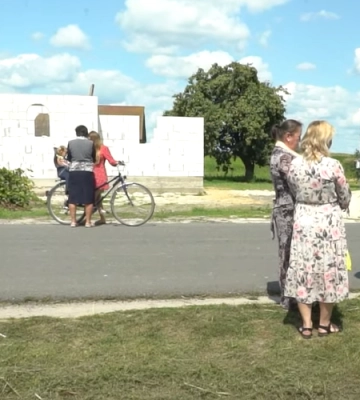 На Волині батьки полеглого воїна будують капличку УПЦ МП