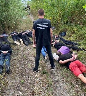 Втекти за 10 000 доларів: на кордоні з Угорщиною затримали трьох мешканців Дніпропетровщини