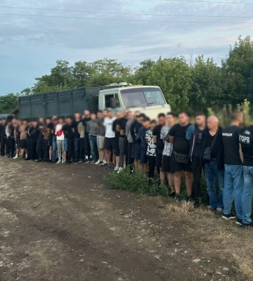 По 150 тысяч гривен за выезд в Молдову: пограничники задержали грузовик с 48 уклонистами