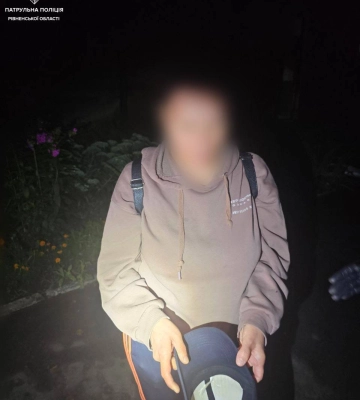 Вночі рівнянка тікала від патрульних у двір