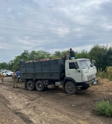 Вантажівка &quot;під верх&quot; була &quot;забита&quot; чоловіками: на Одещині виявили рекордну групу військовозобов&#039;язаних втікачів