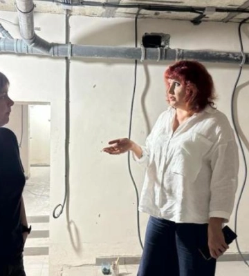 У лікувальних закладах Дніпра продовжують ремонтувати укриття