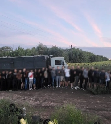 На Одещині зупинили вантажівку з 48 ухилянтами