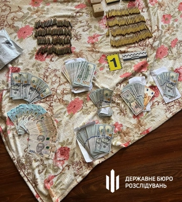 Посадовець військової частини організовував підлеглим «дистанційну службу» та отримував їхні грошові виплати