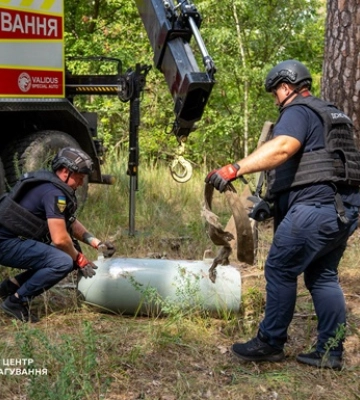 На Київщині сапери, під час ліквідації обстрілів РФ, натрапили на бойову частину крилатої ракети