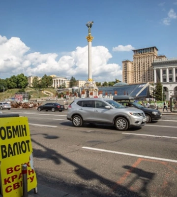 Нацбанк опустив долар нижче 41 гривні: курс валют 8 серпня