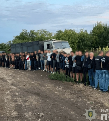 В Одесской области остановили грузовик: 48 уклонистов задержаны