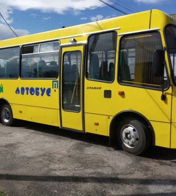У Дніпрі учнів деяких навчальних закладів підвозитимуть автобусом до шкіл: кого це торкнеться