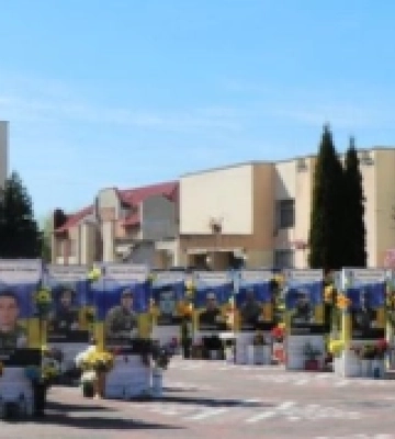 Громада на Рівненщині присвоїла посмертні звання почесних громадян 44 захисникам