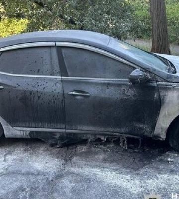 Двоє чоловіків підпалили авто активістки у Києві: Їм загрожує до 10 років тюрми. ФОТОрепортаж