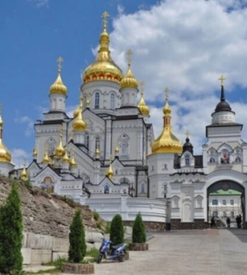 Хмельницька облрада заборонила хресну ходу до Почаївської лаври