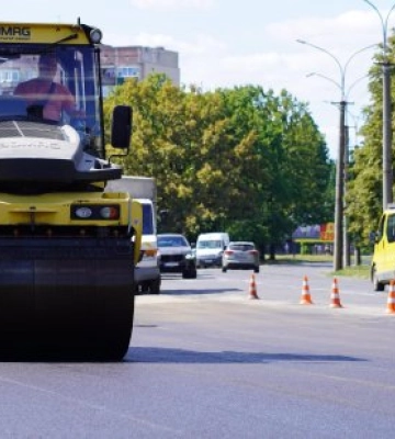 В Ужгороді продовжують поточні ремонти вулиць та внутрішньоквартальних проїздів