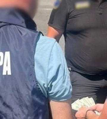 На Львівщині затримало чиновника Укртрансбезпеки, який брав хабарі з автопідприємства