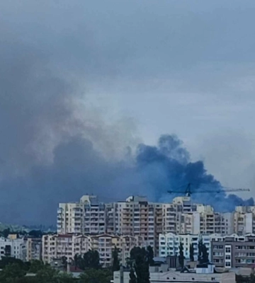 Над Одесою підіймається стовп диму, - ФОТО