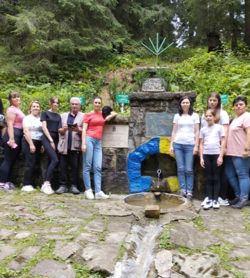 Хліб угорців замісять на воді з джерела річки Чорна Тиса, яку привезли закарпатки