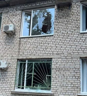 Оккупанты ударили по территории больницы в Никополе, есть погибший
