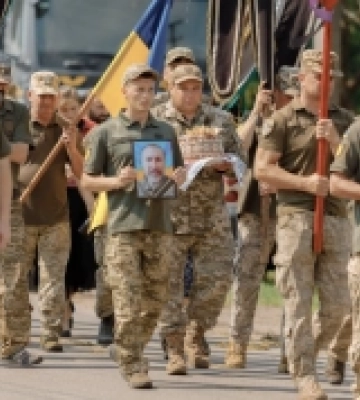 Громада на Волині попрощалася з полеглим захисником