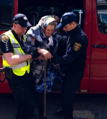 На Сумщині через обстріли розпочалась обов&#039;язкова евакуація з п&#039;яти громад: вивезли вже 35 людей, шестеро з них - діти
