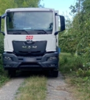 У Руських Геївцях на Ужгородщині вантажівка MAN заднім ходом переїхала чоловіка, що лежав на дорозі (ФОТО)