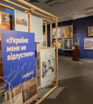 «Космічна містерія життя»: у Києві відкрилась виставка творів Івана Марчука 