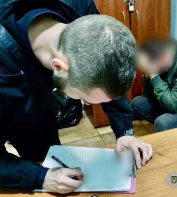 На Одещині затримали двох чоловіків на спробі підкупити прикордонника на $8 000
