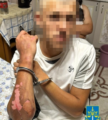 У Києві затримали диверсантів 22 та 17 років, які на замовлення підпалили релейну шафу Укрзалізниці