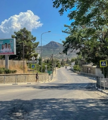 Крымские пляжи на фоне войны: Судак (фотогалерея)