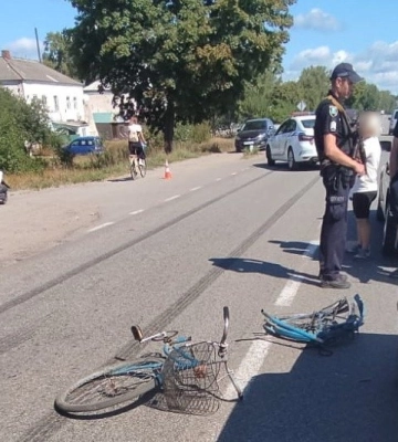 У Тростянці мікроавтобус збив велосипедиста