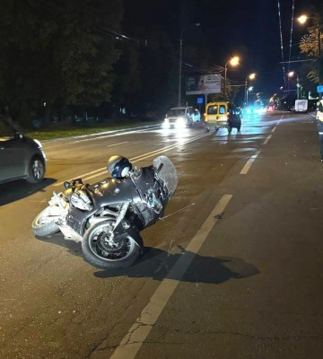 У Рівному зіштовхнулися два мотоцикли: троє людей травмовані