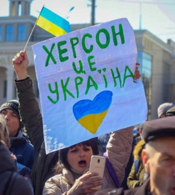 REPORTAGE: Понад половину херсонців вважають, що відновлення міста слід починати із відбудови зруйнованого, — опитування