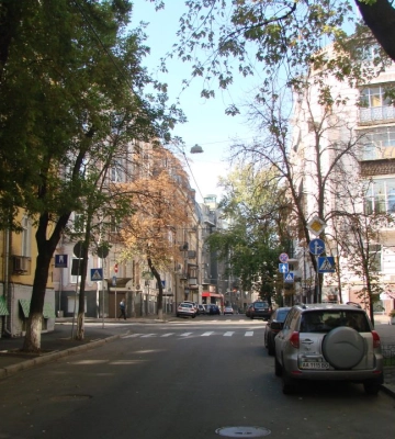 У Дніпрі планують тимчасово звузити тротуари на двох вулицях