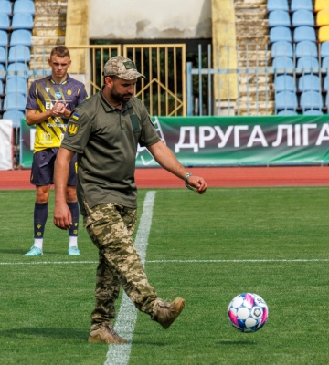 Матч Чемпіонату України з футболу серед команд другої ліги розпочав військовослужбовець Ужгородського РТЦК та СП