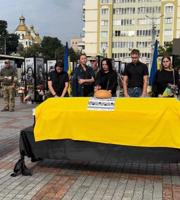 Попрощалися з рівнянином, який загинув, рятуючи побратимів